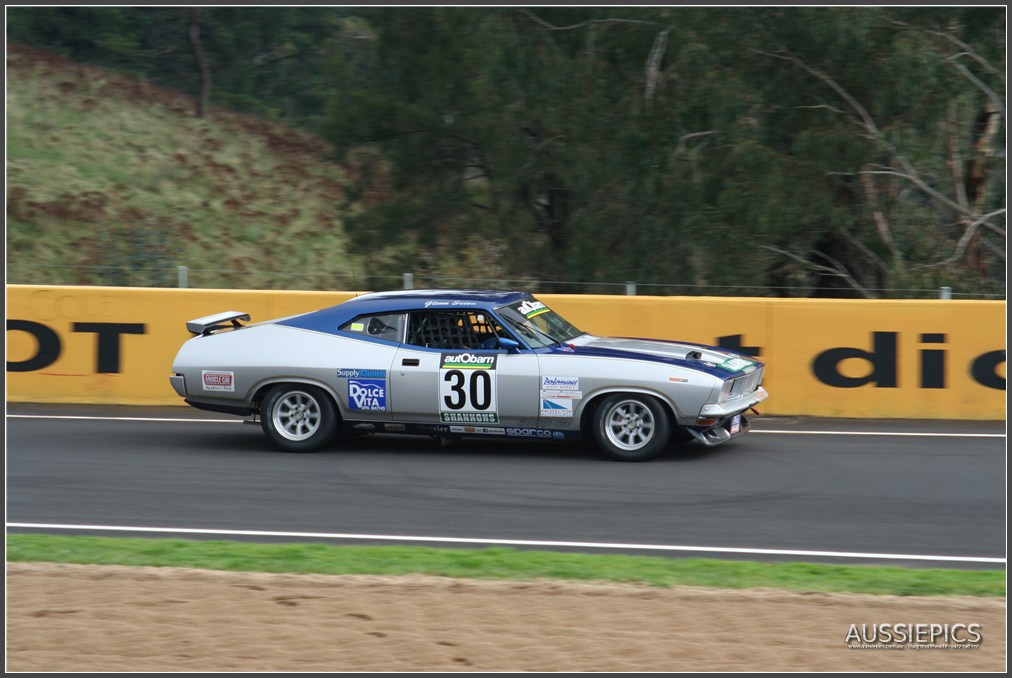 V8 Supercar shots from Bathurst 2011 : The car that Rod built
