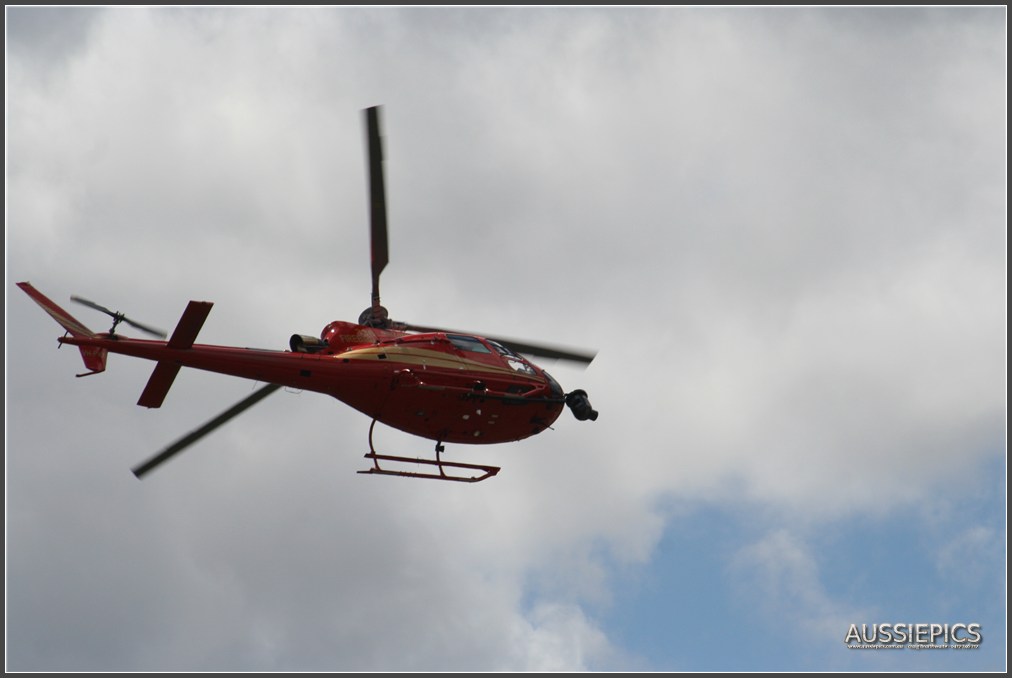 V8 Supercar shots from Bathurst 2011 : TV Helicopter