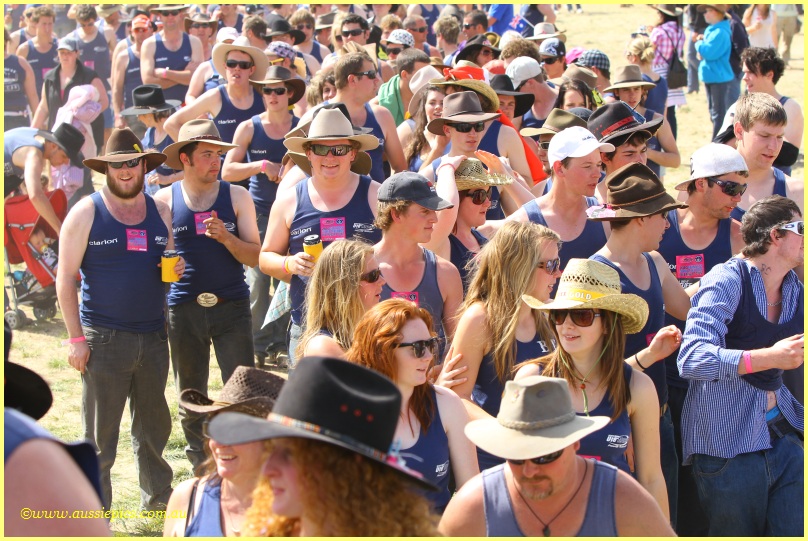 Lining up for the blue singlet count : Deni Ute Muster 2010
