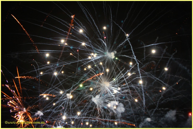 Fireworks for intermission : Deni Ute Muster 2010