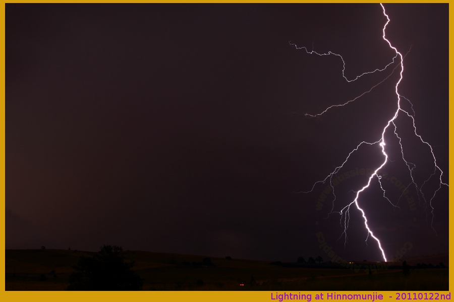 Lightning at Hinnomunjie (near Omeo)